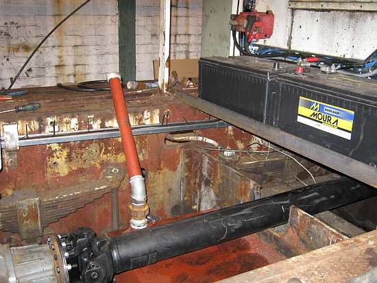 Battery tray above propshaft