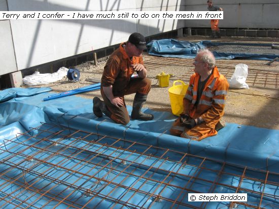 Pete & Terry confer about the amount of mesh still needed