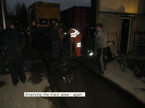 Emptying the track area of rainwater
