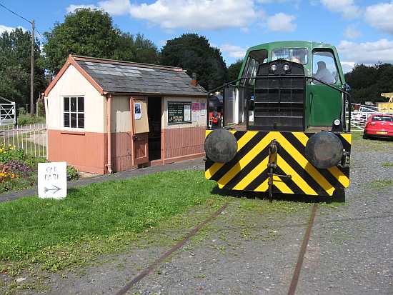 "Tom" at Horsehay - car park or loco park?