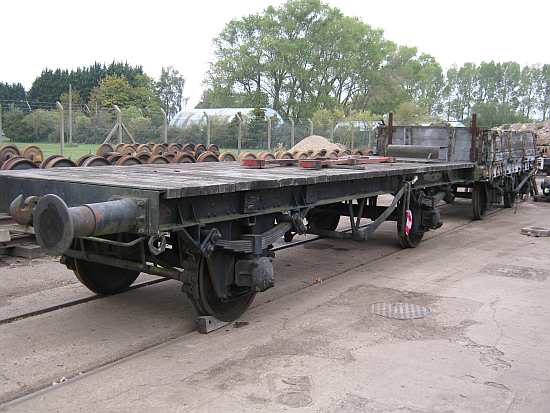 DR wagon in foreground, 3 plank behind
